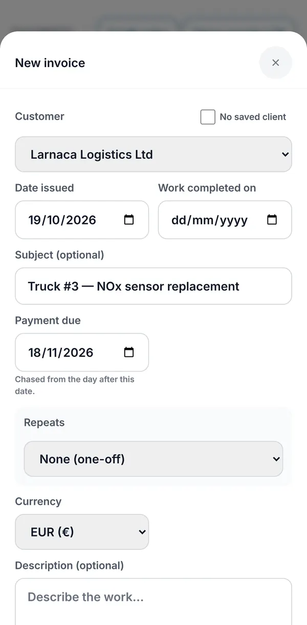 The New invoice form with customer, issue date, subject, payment due date, the Repeats option and currency.